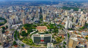 Goiás tem previsão de chuvas isoladas com rajadas de vento e raios